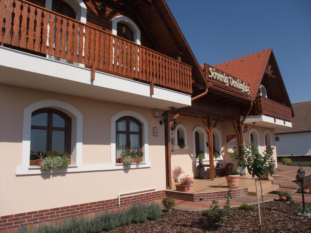 Sovirag Vendeghaz Hotell Hortobágy Exteriör bild